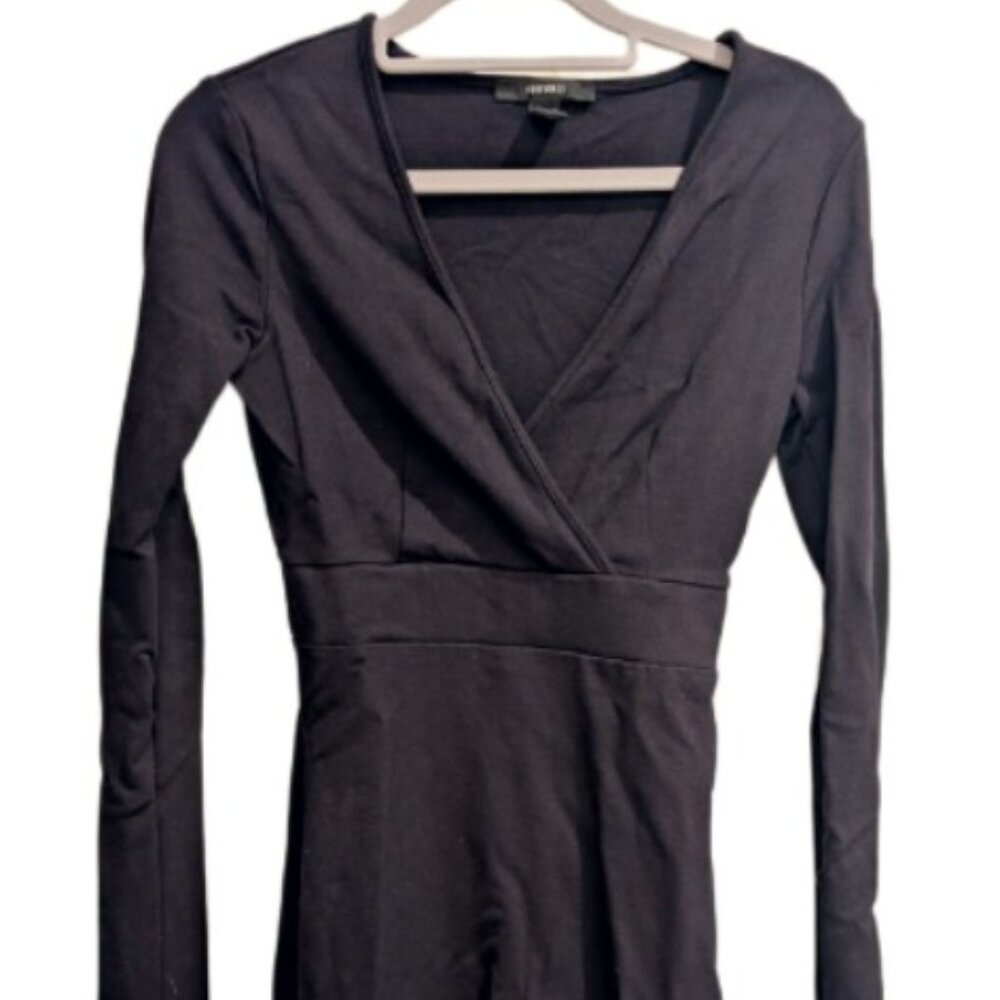 Black long sleeve fitted V-neck dress, knee length - Size M